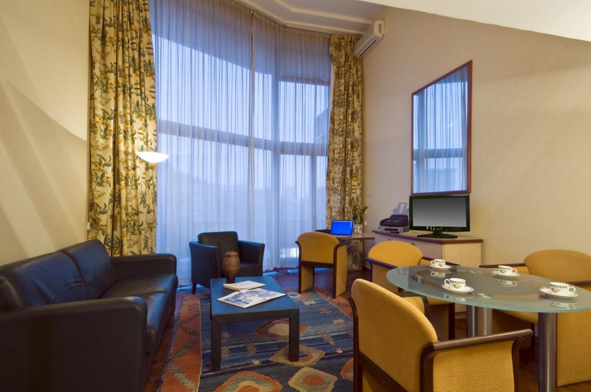 B-aparthotel Montgomery 4*